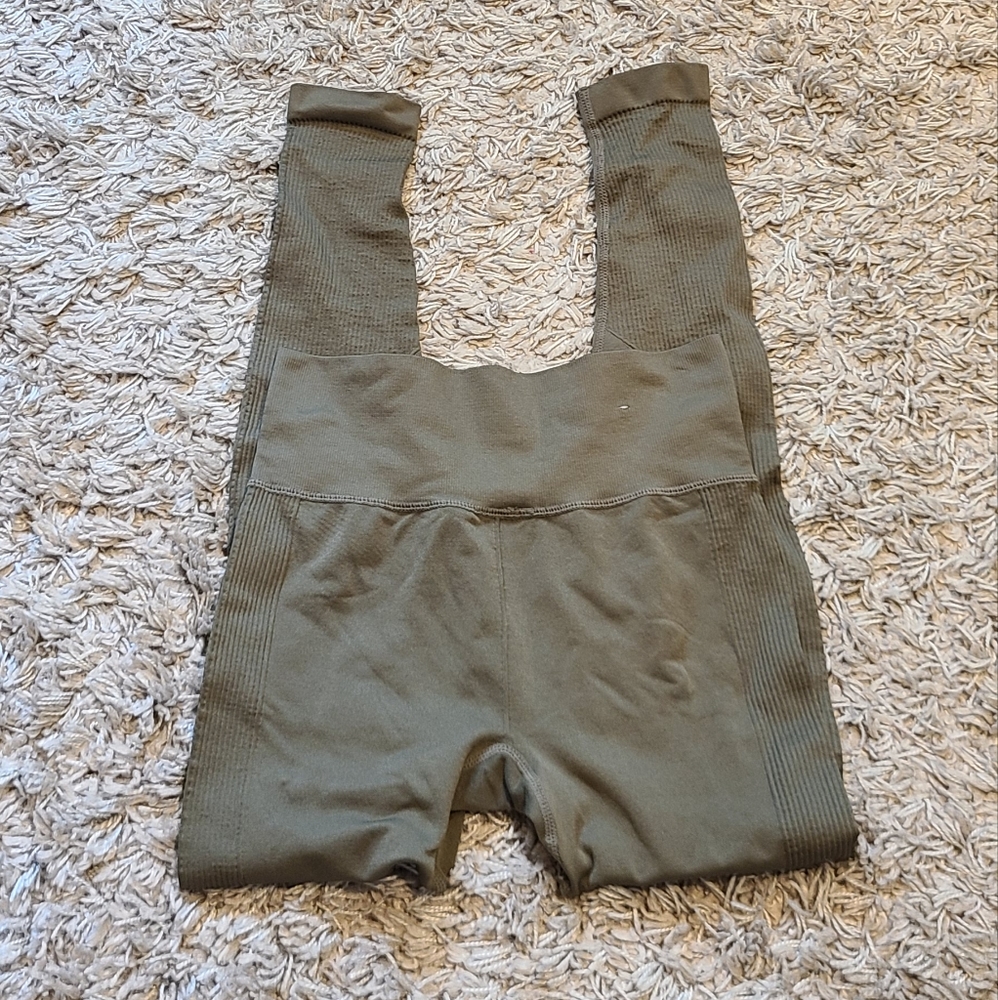 🍁Forever 21 olive green seamless leggings🌷